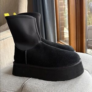 UGG WOMEN CLASSIC DIPPER BLACK SUEDE WINTER ANKLE BOOT